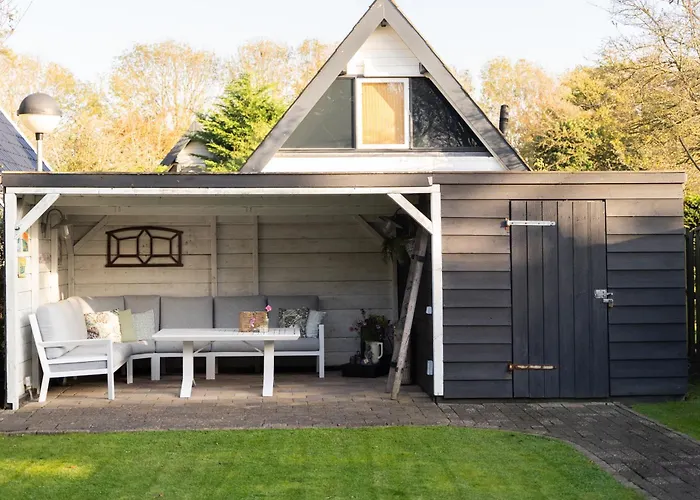 Peaceful Holiday Home In Tuitjenhorn