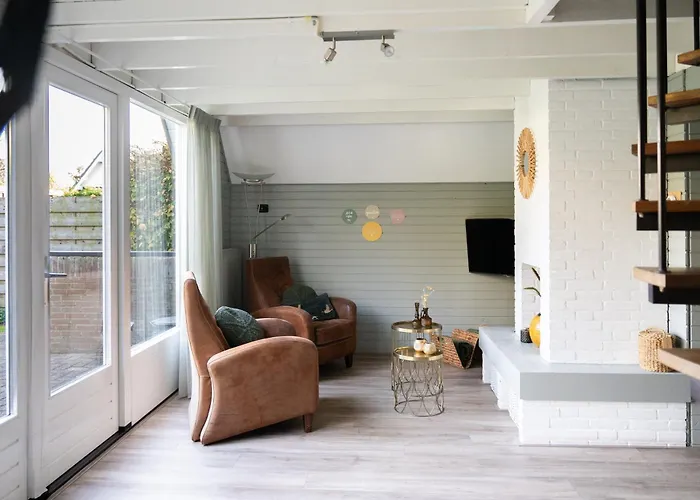 Peaceful Holiday Home In Tuitjenhorn